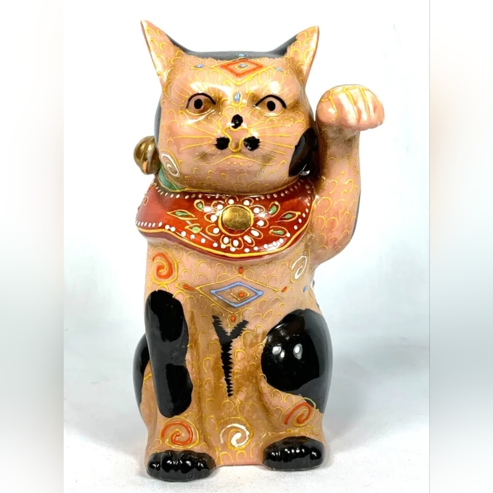 Maneki Neko Kutani Beckoning Cat